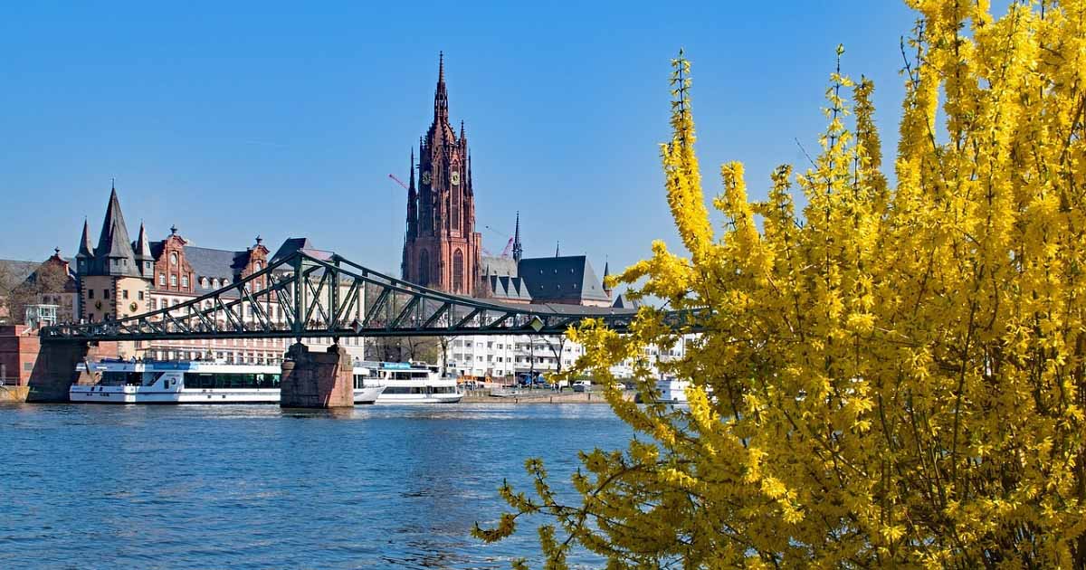 Mainufer in Frankfurt am Main (Hessen)