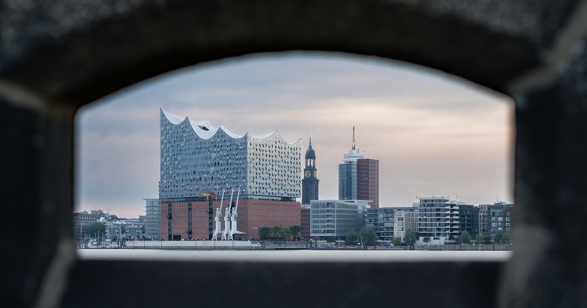 © Pixabay, Lacherlott| hamburg-elbe-wasser-hansestadt-4264316 Elbphilharmonie in Hamburg