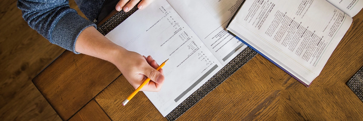 Header_Handel_Einstieg_Foto_B_cher_1200x400