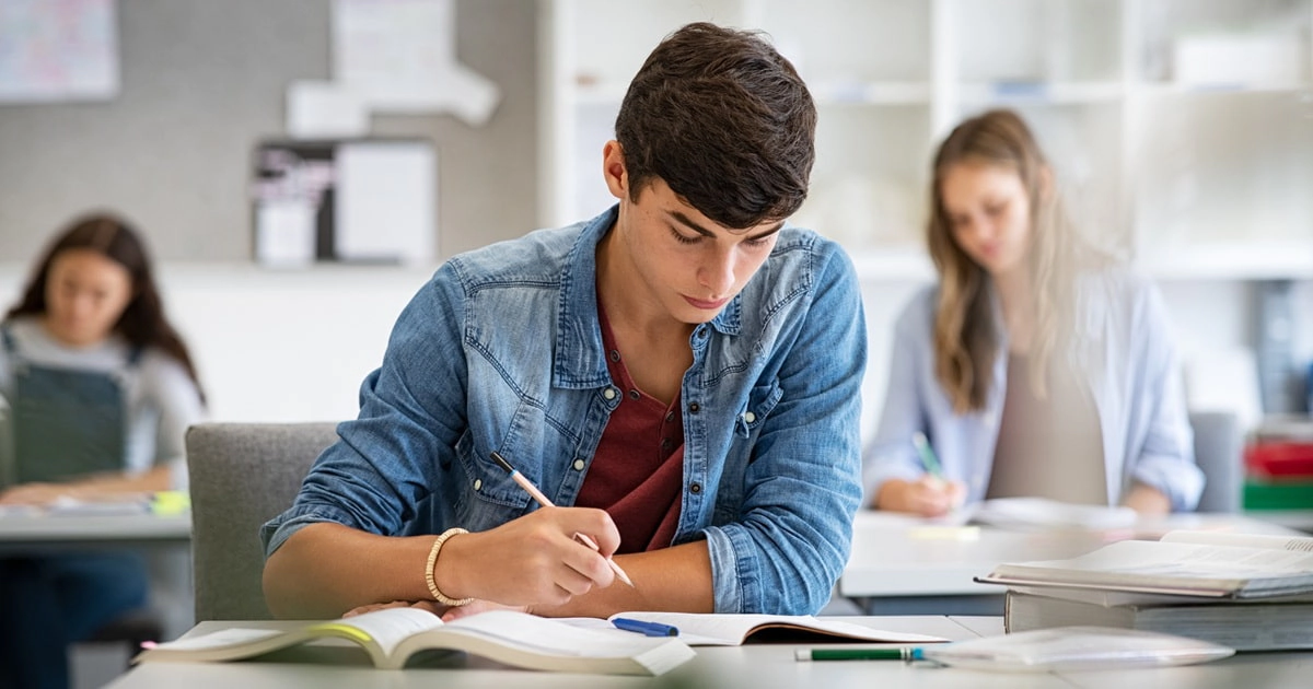 Schüler der Oberstufe im Unterricht